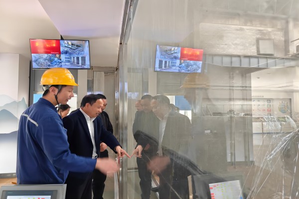 1713358696316007.jpg 德興市組織部部長江文至德興海創參觀調研 (3).jpg